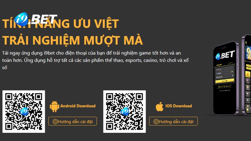 Người chơi quét mã QR tải app dành cho hệ điều hành đang sử dụng